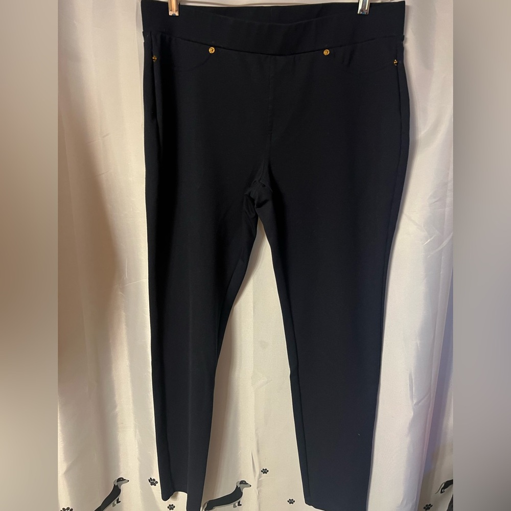 Michael Kors ladies navy pull up slim leg pant. Super comfortable. VGC. Size XL